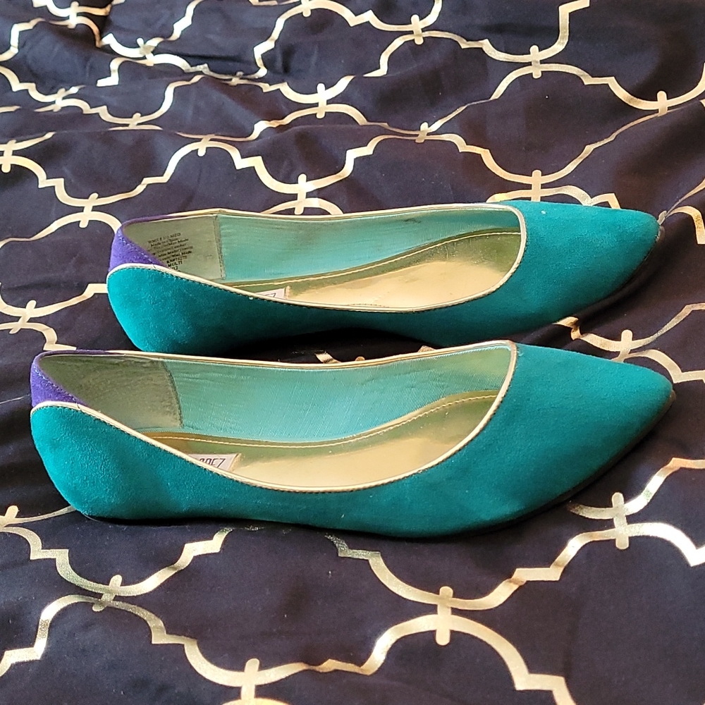 Cute two toned flats